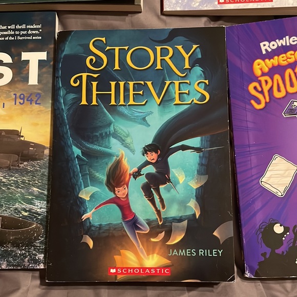 Lot of 7 Books - Picture 7 of 16